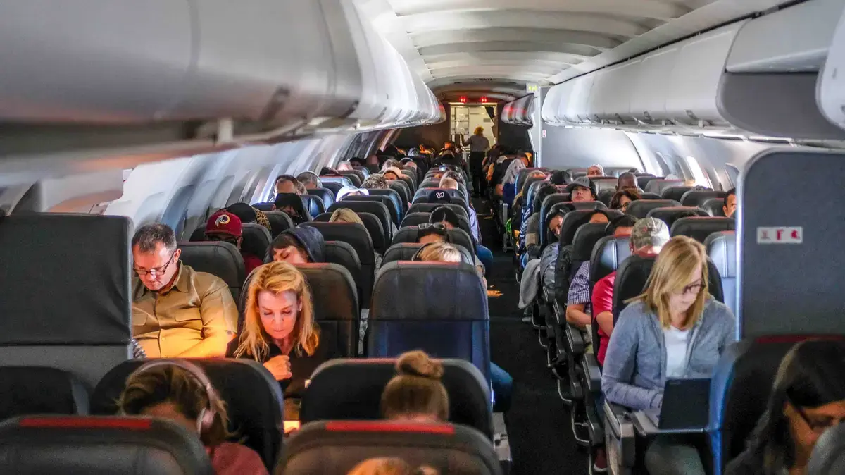 American Airlines faces $200,000 liability after mass flight‑attendant illness on Philadelphia flight