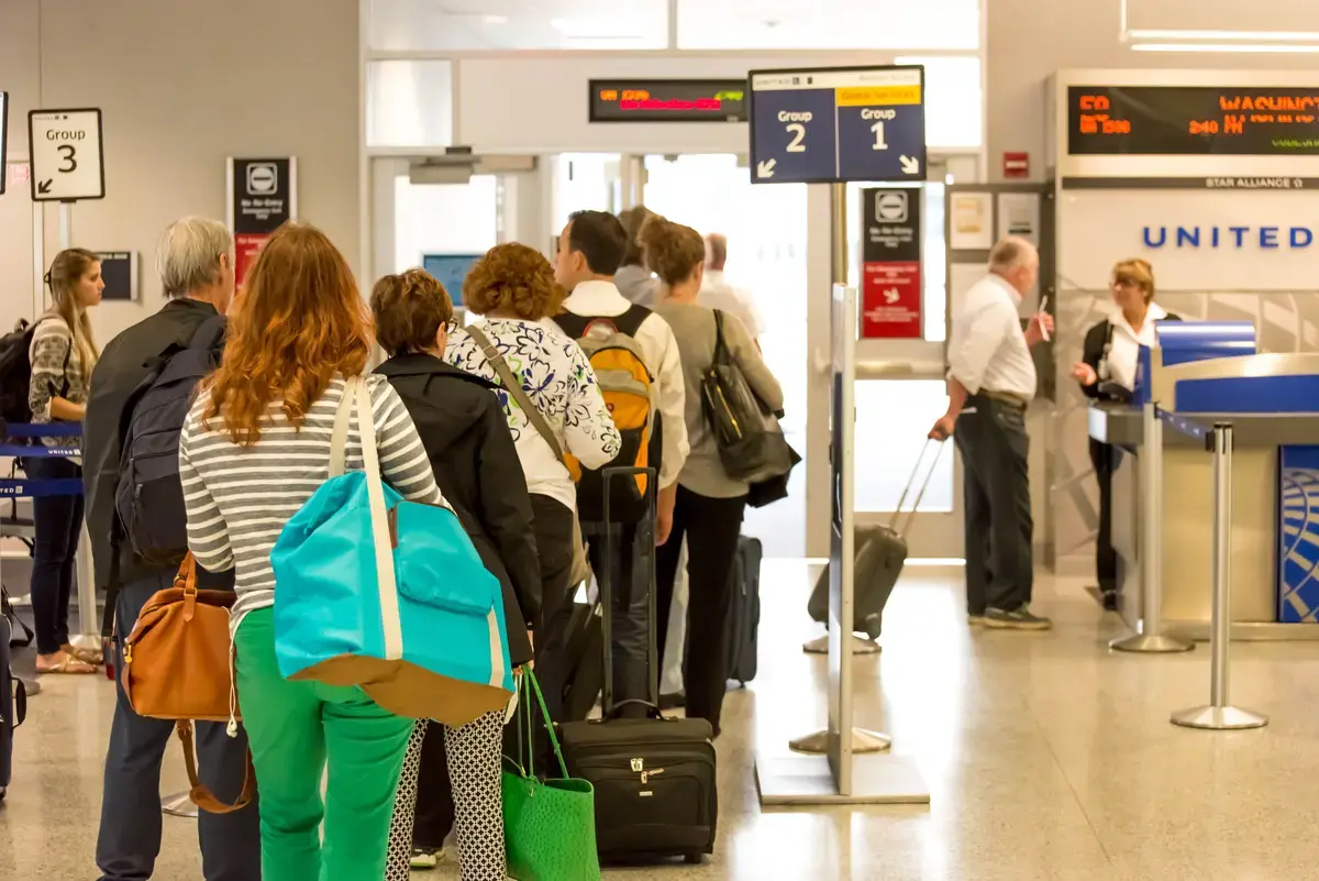 Canadian Passengers Stranded at Houston Airport Due to Boarding Glitch