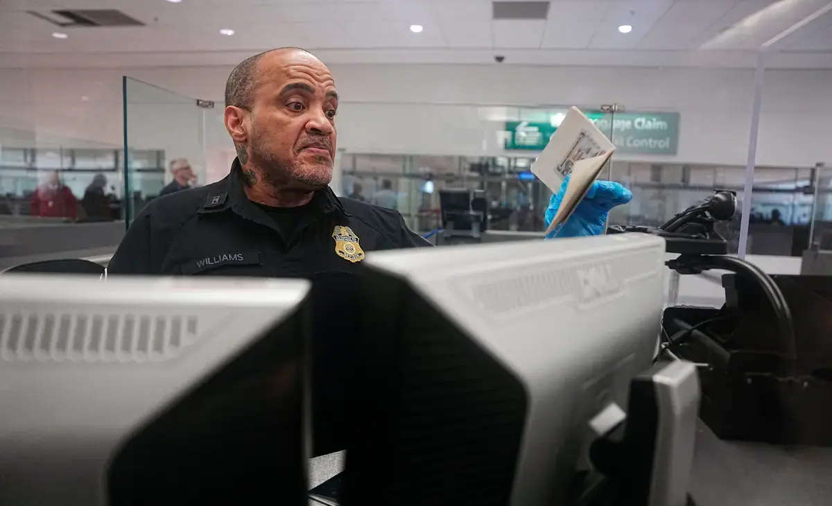 Canadian Traveler Warned of U.S. Border Hassles