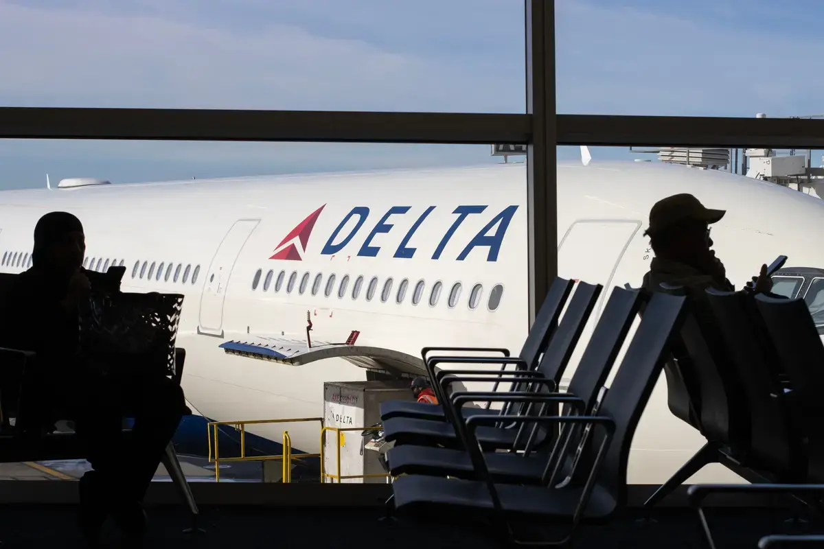 Delta Flight Returns to Atlanta After Pilot Oxygen Mask Incident