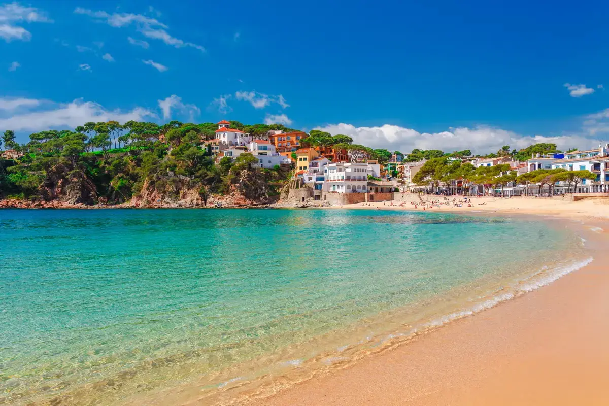 France's Status as Top Tourist Destination at Risk by 2040
