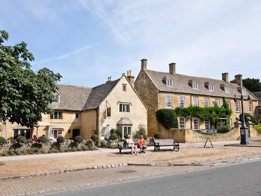 House of George W. Davies: A Stylish Boutique Hotel in Broadway, Cotswolds