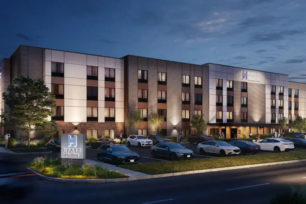 Hyatt Faces Investor Scrutiny Over Slow Mid‑Market Hotel Openings