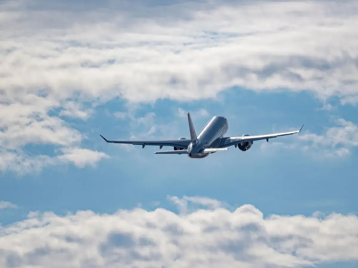 Summer Air Travel Faces Fuel-Driven Disruptions