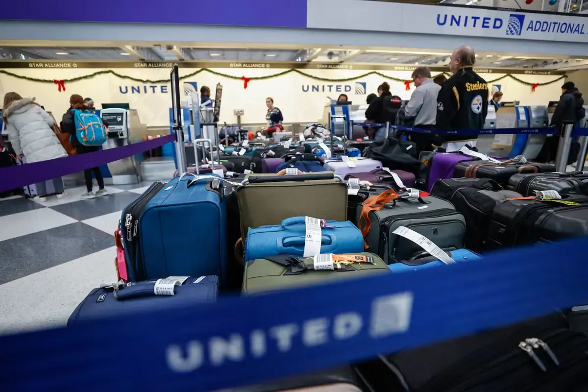 United Airlines Extends Early Luggage Drop-Off Trial