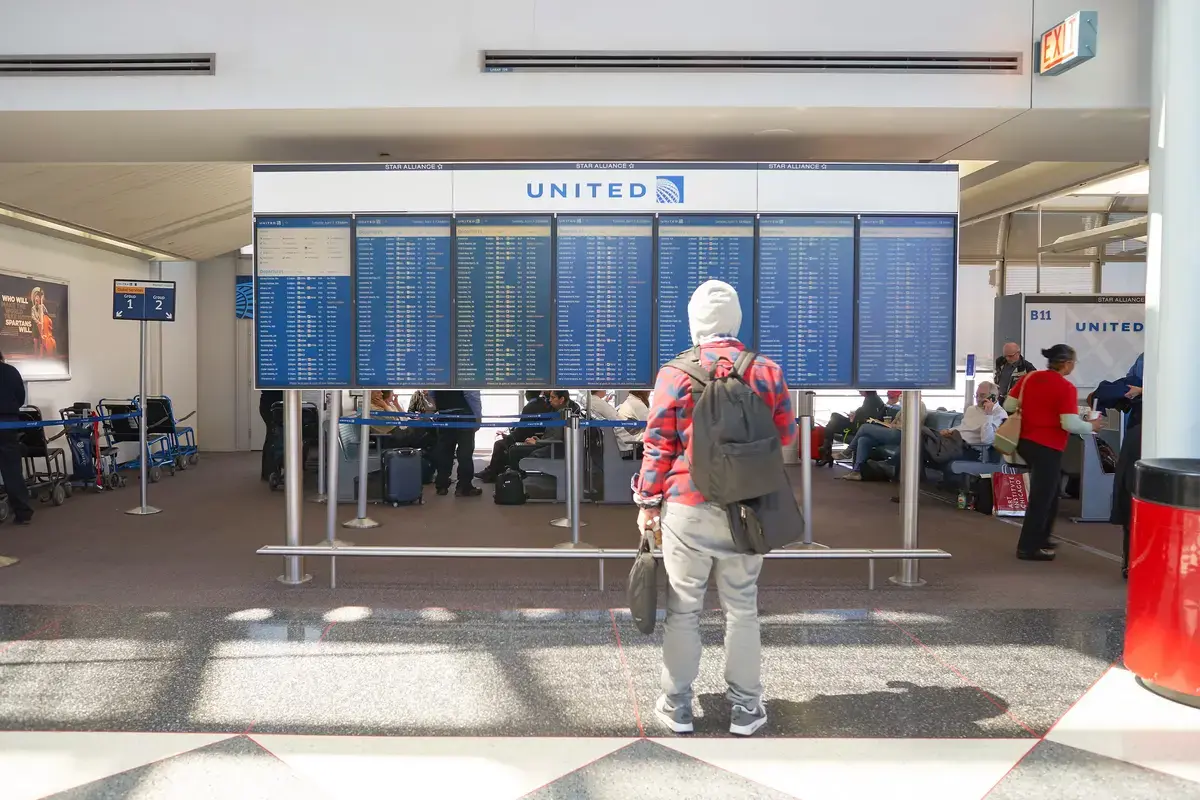 United Airlines Faces Major Disruptions Amid East Coast Storms