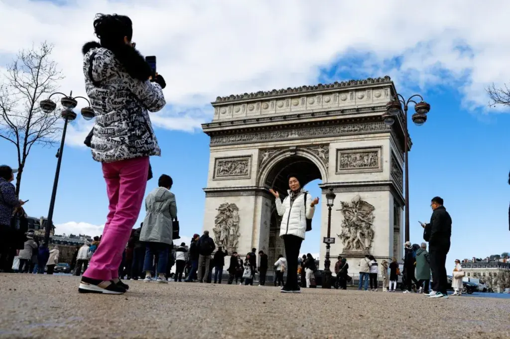 China’s Golden Week Travelers Journey Farther Yet Cut Hotel Spending