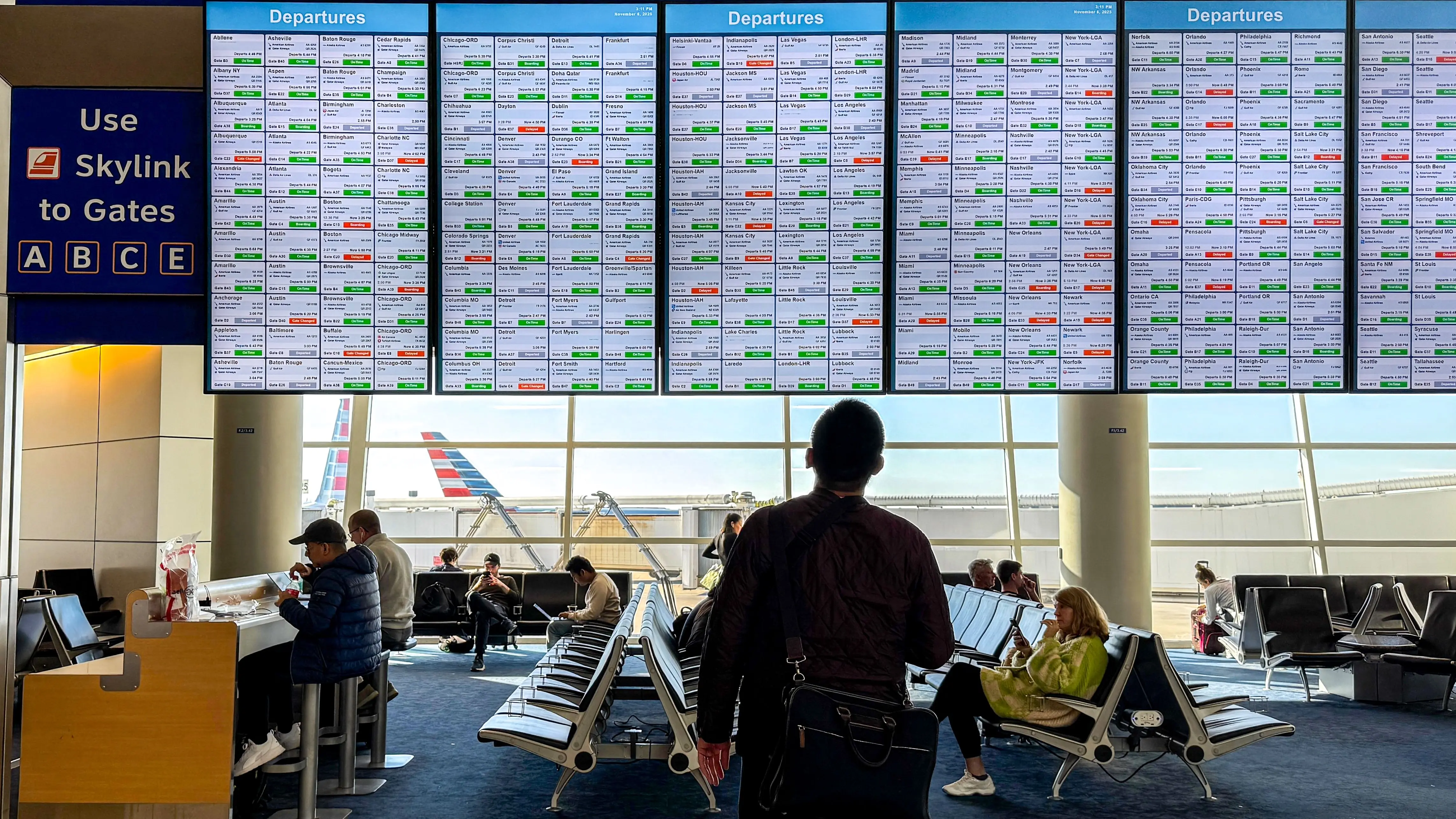 DFW Airport Introduces New Flight Display Screens Causing Traveler Confusion