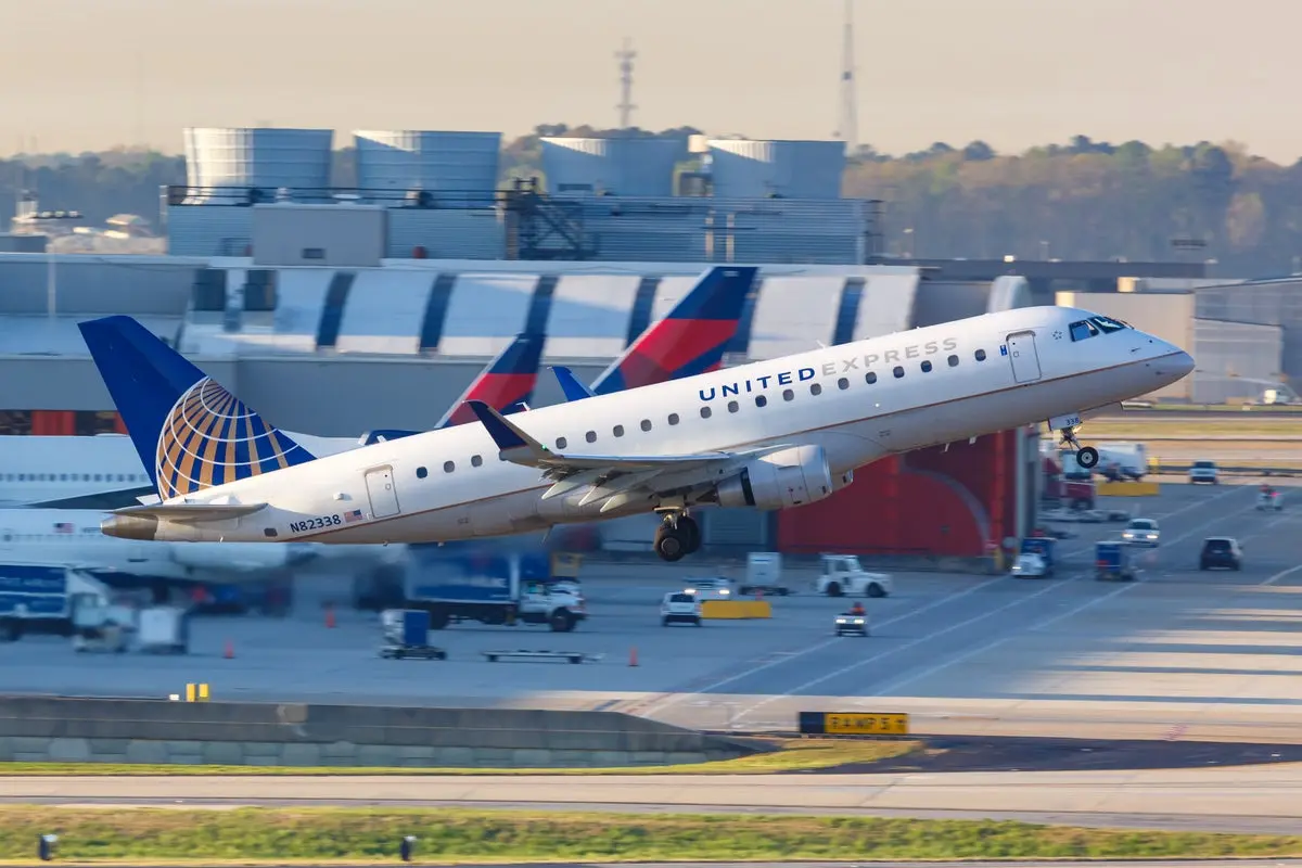 Mesa Airlines Flight Makes Emergency U-Turn Over Houston After Windshield Damage