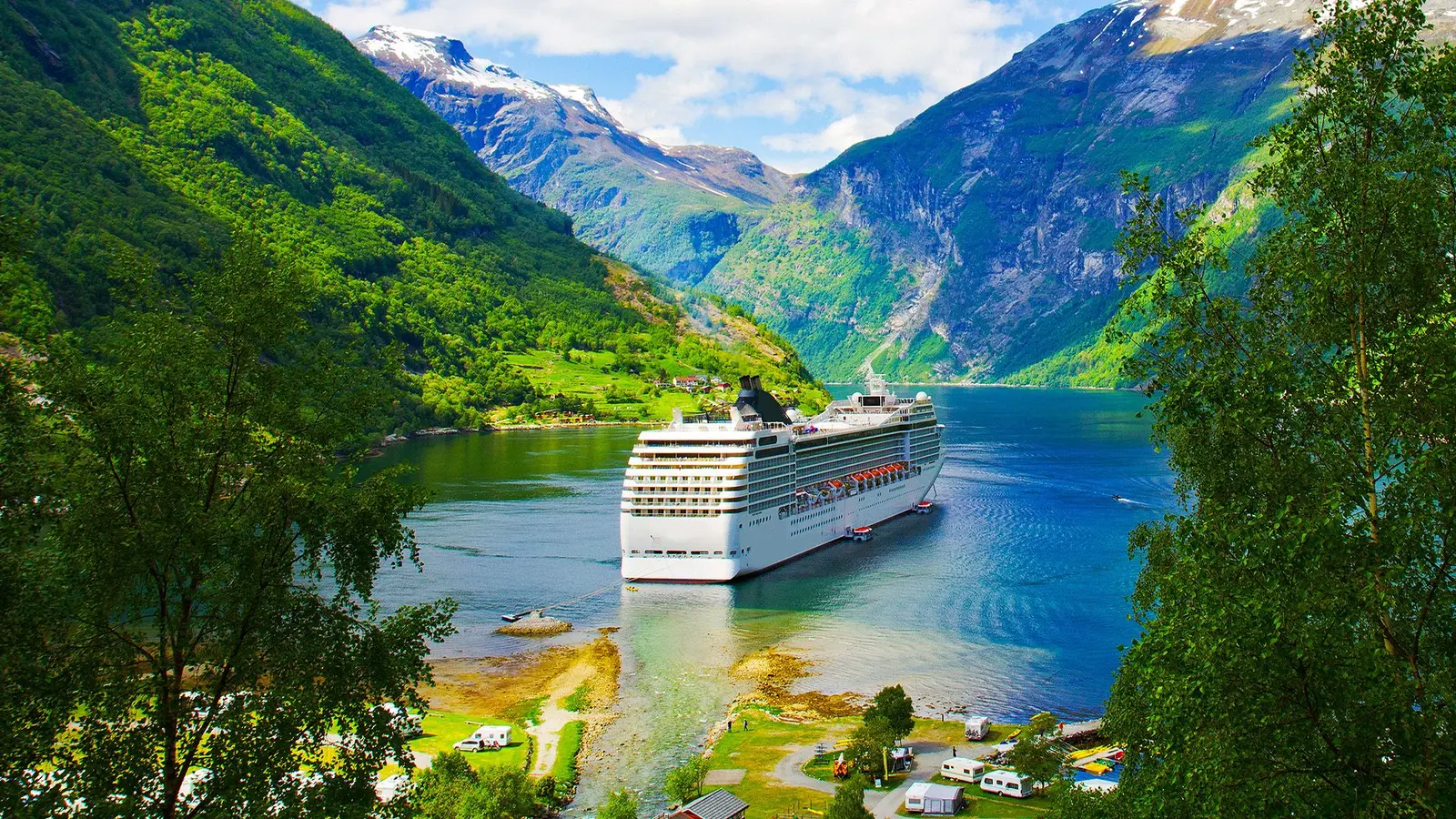 Norwegian Cruise Line to End „Free at Sea” Package in 2026, Replacing It with 20% Service Fee