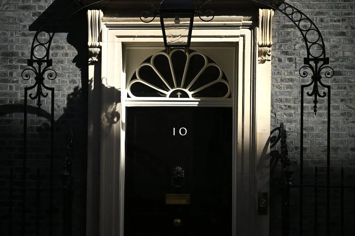 Tourists duped by fake 10 Downing Street listing on Booking.com