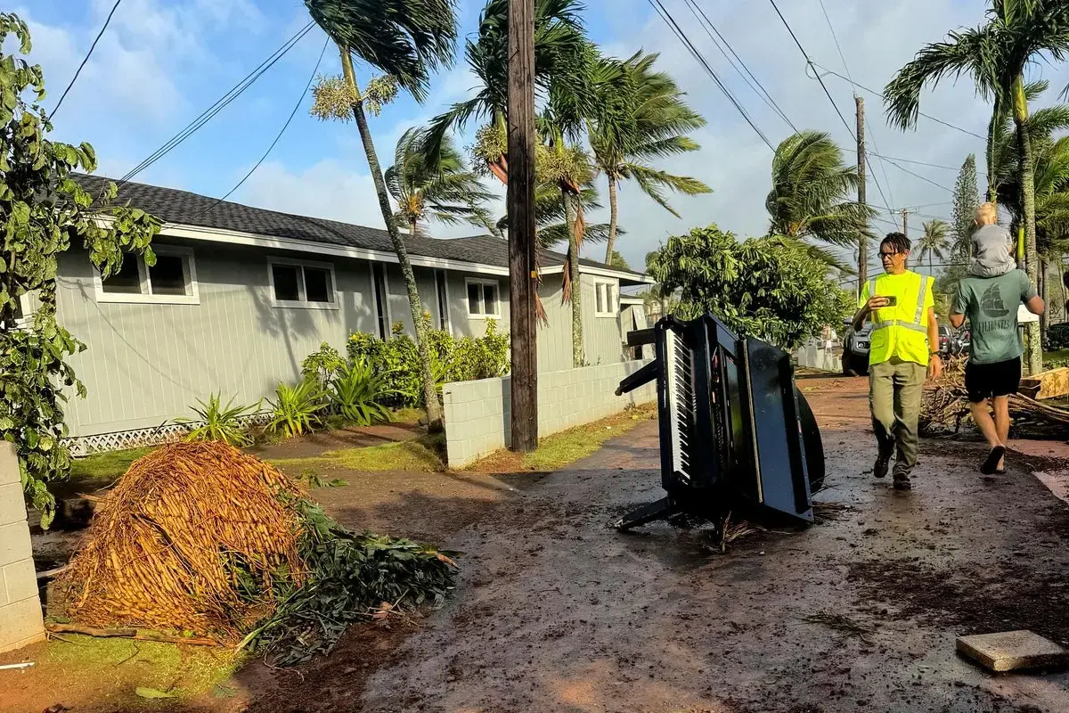 Tourists Invited Back to Hurricane-Damaged Island with Patience and Aloha Spirit
