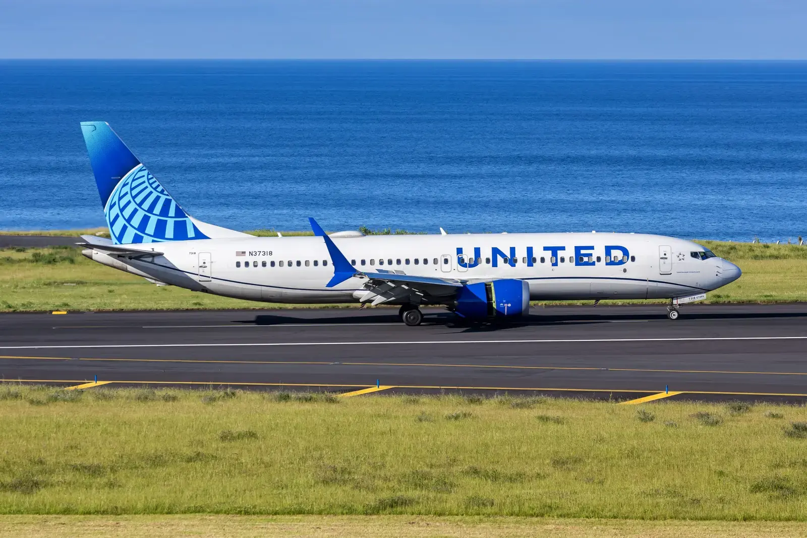 United Passenger Forced to Abandon Priceless Surfboard After Airline Policy Dispute at JFK