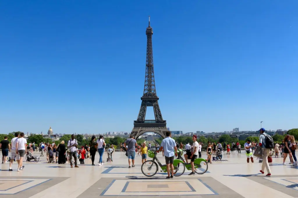 AI Travel Advice: A Personal Touch That Falls Short