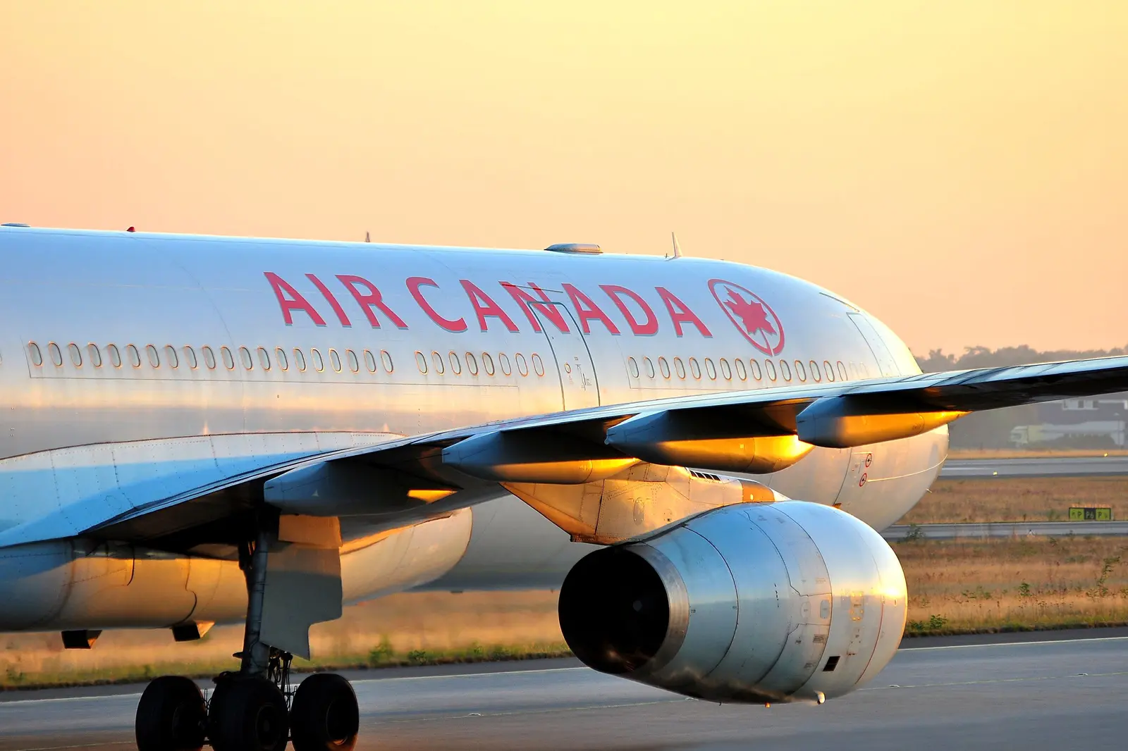 Air Canada Introduces $30 Service Fee for Traditional Travelers
