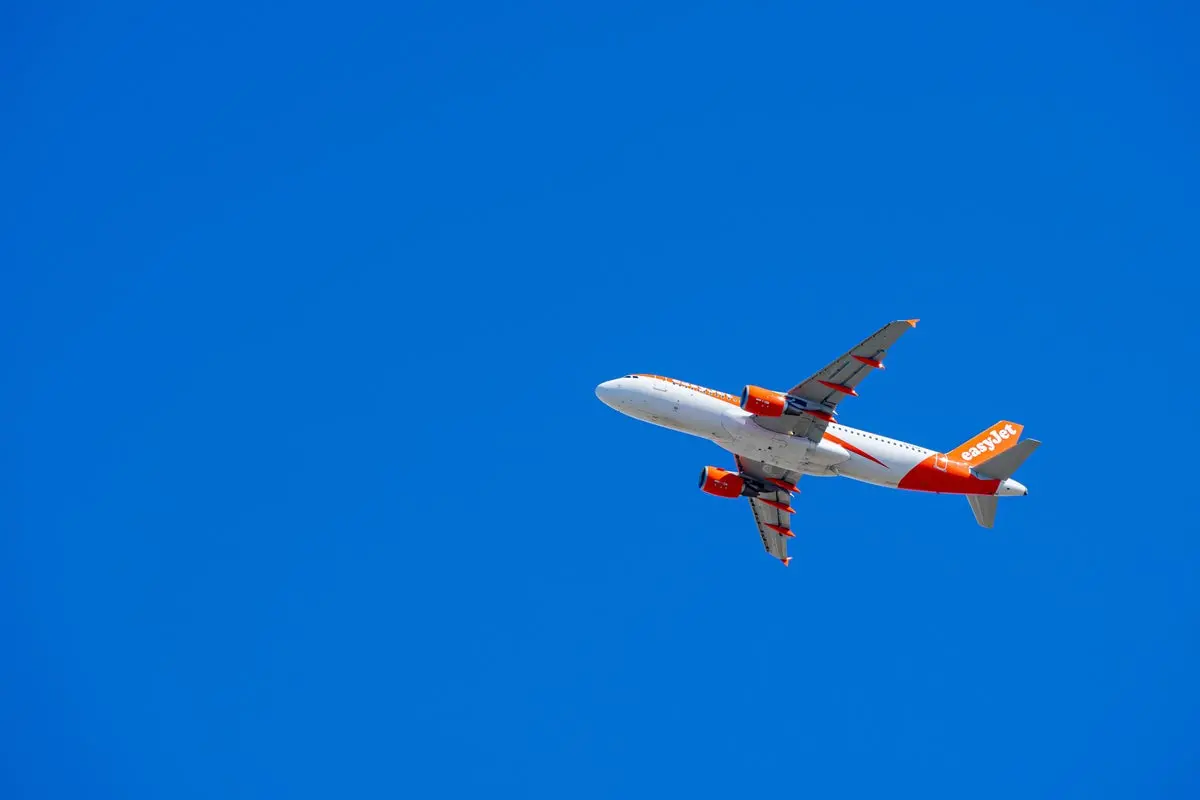 EasyJet Slashes 700,000 Winter Seats to Cut Fuel Costs