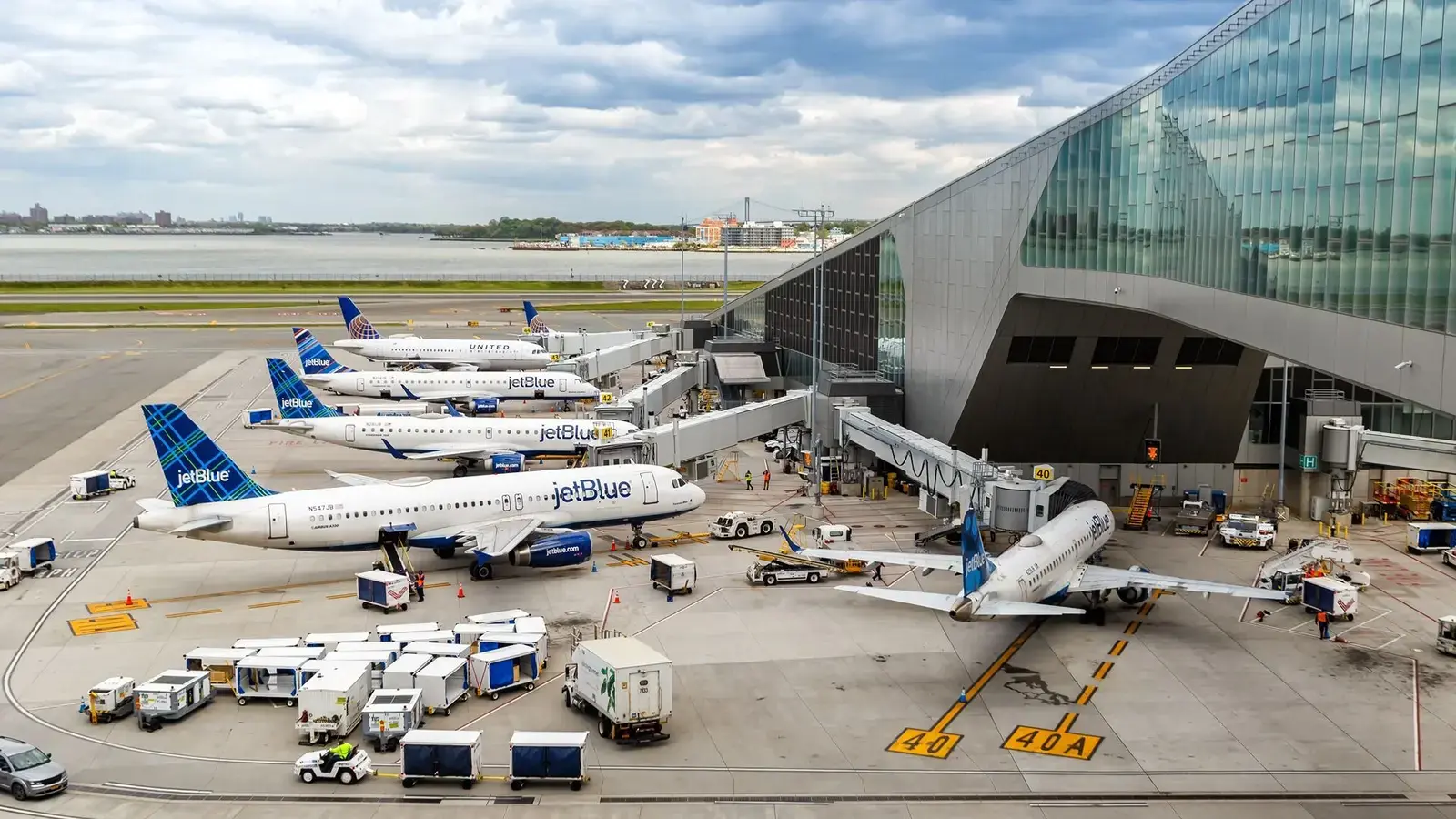 Frequent Flyers Can Keep Earning Points on Partner Airlines After New York Nonstop Cuts