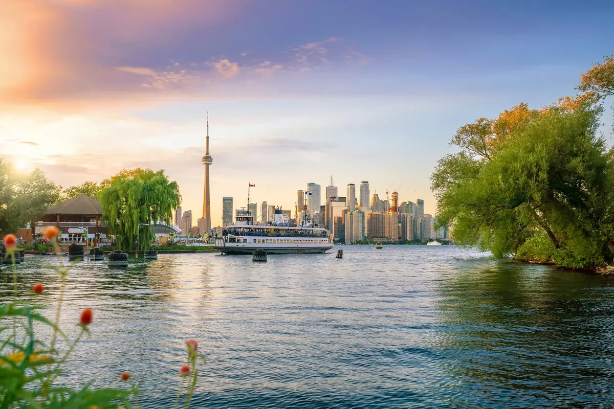 Toronto Captivates Visitors With Culture and Coastlines