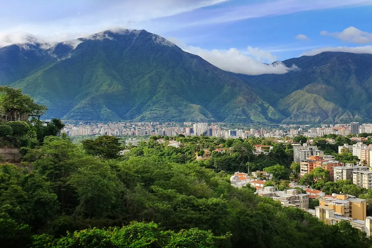 UK Issues 'Do Not Travel' Warning for Venezuela Amid Rising Instability