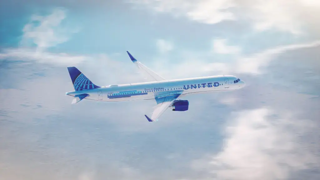United Airlines Targets Rivals With Status Match Offer Amid Starlink Rollout