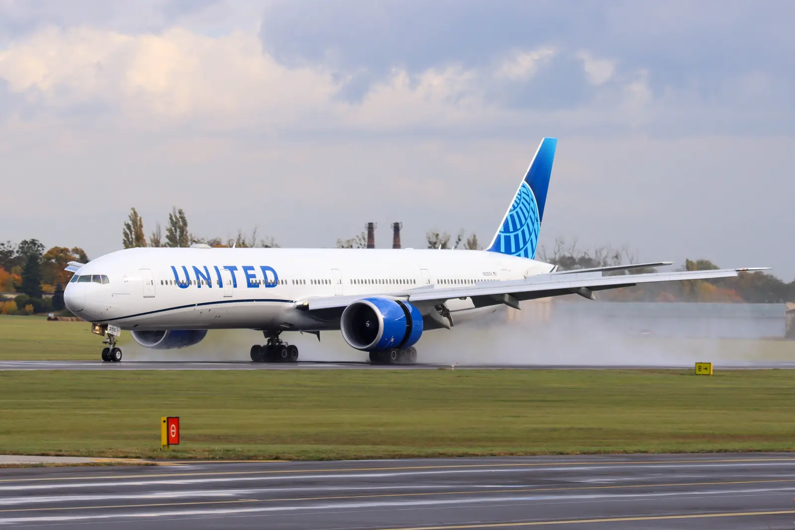 United Flight 486 Declares Emergency After Passenger Stuck in Lavatory